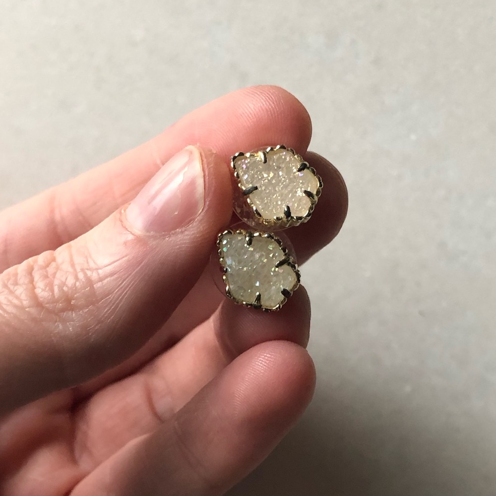 Kendra Scott studs!